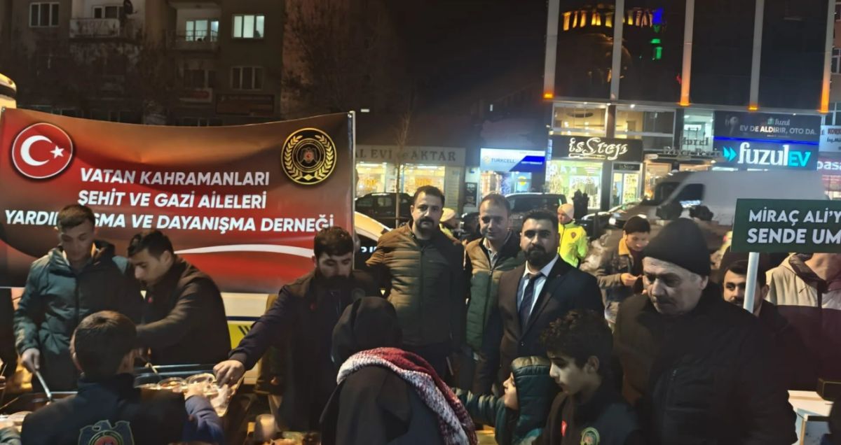 Muş’ta Kadir Gecesi Coşkusu: Camiler Doldu Taştı, Dualar Şehitler İçin Edildi