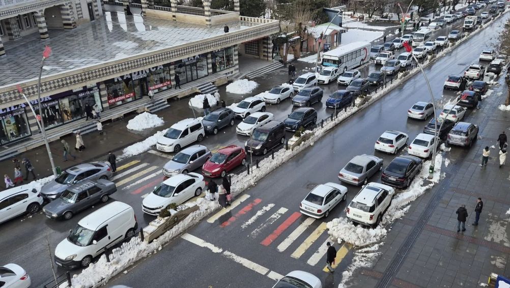 Muş’ta Bayram Mesaisi: Trafik Durma Noktasına Geldi!